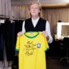 Pelé gifts Paul McCartney with Brazil football shirt: “Keep the ball rolling” 