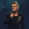 Watch Robbie Williams play with The Lottery Winners and Michelle McManus as he kicks off high-flying ‘BRITPOP’ UK tour in Edinburgh